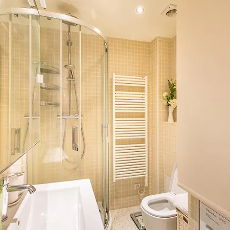 Guestready Modern Near Parc Monceau * Parigi